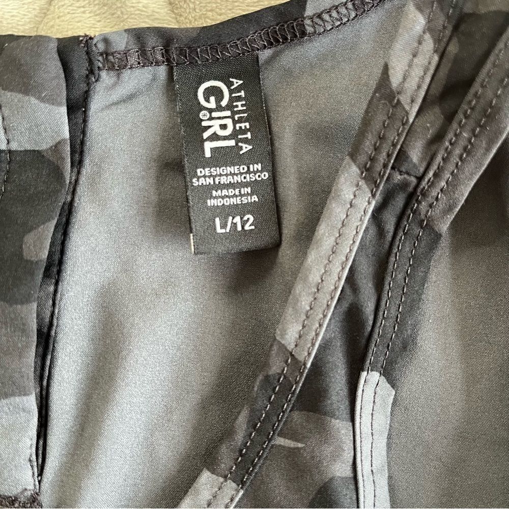 Athleta Girl On The Go Romper 1 Piece Shorts Athletic Camo Size Large 531744-05 - Picture 13 of 16